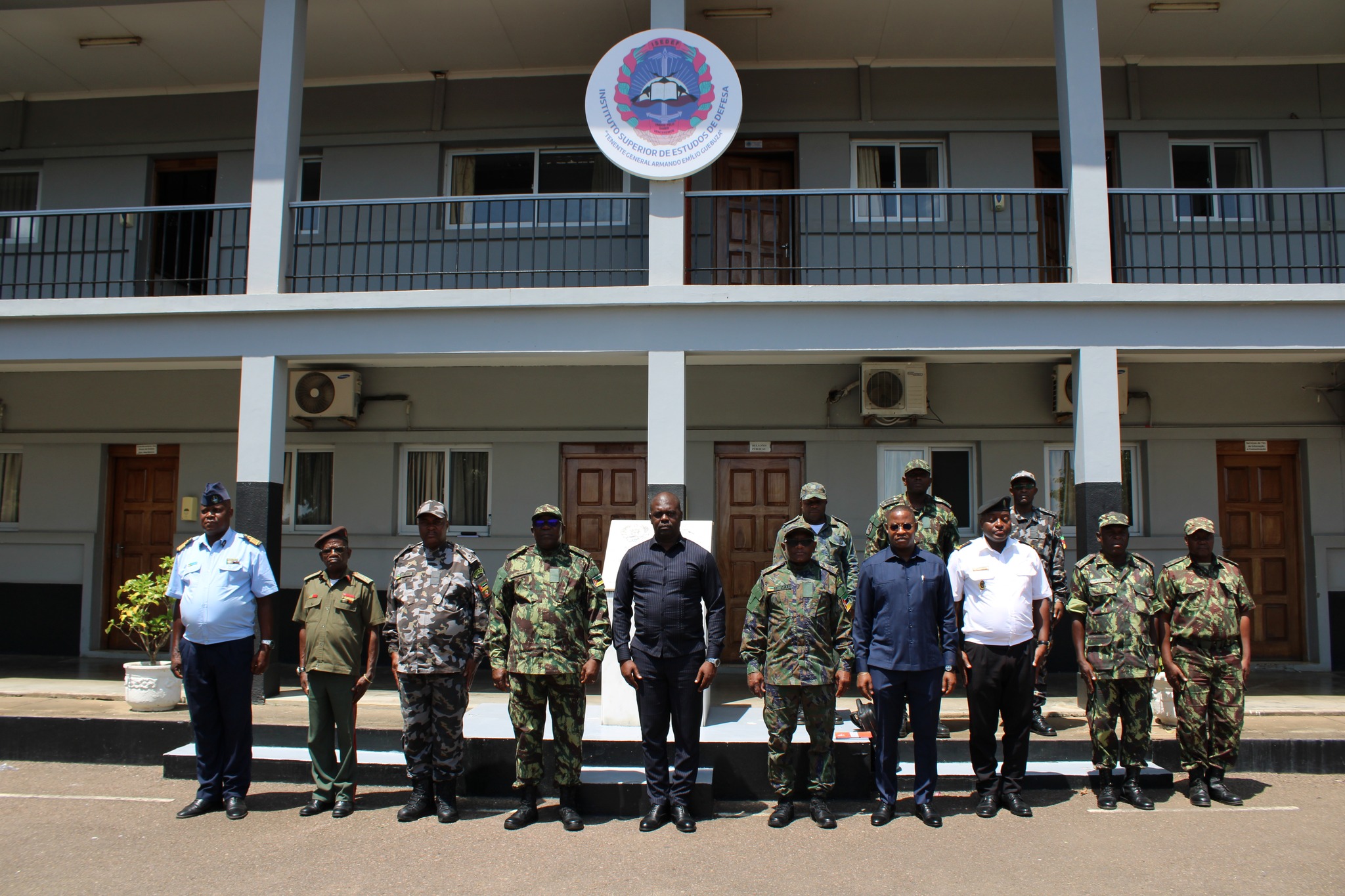 INSTITUTO SUPERIOR DE ESTUDOS DE DEFESA REFORÇA COOPERAÇÃO COM INSTITUTO DE DEFESA NACIONAL DE ANGOLA.