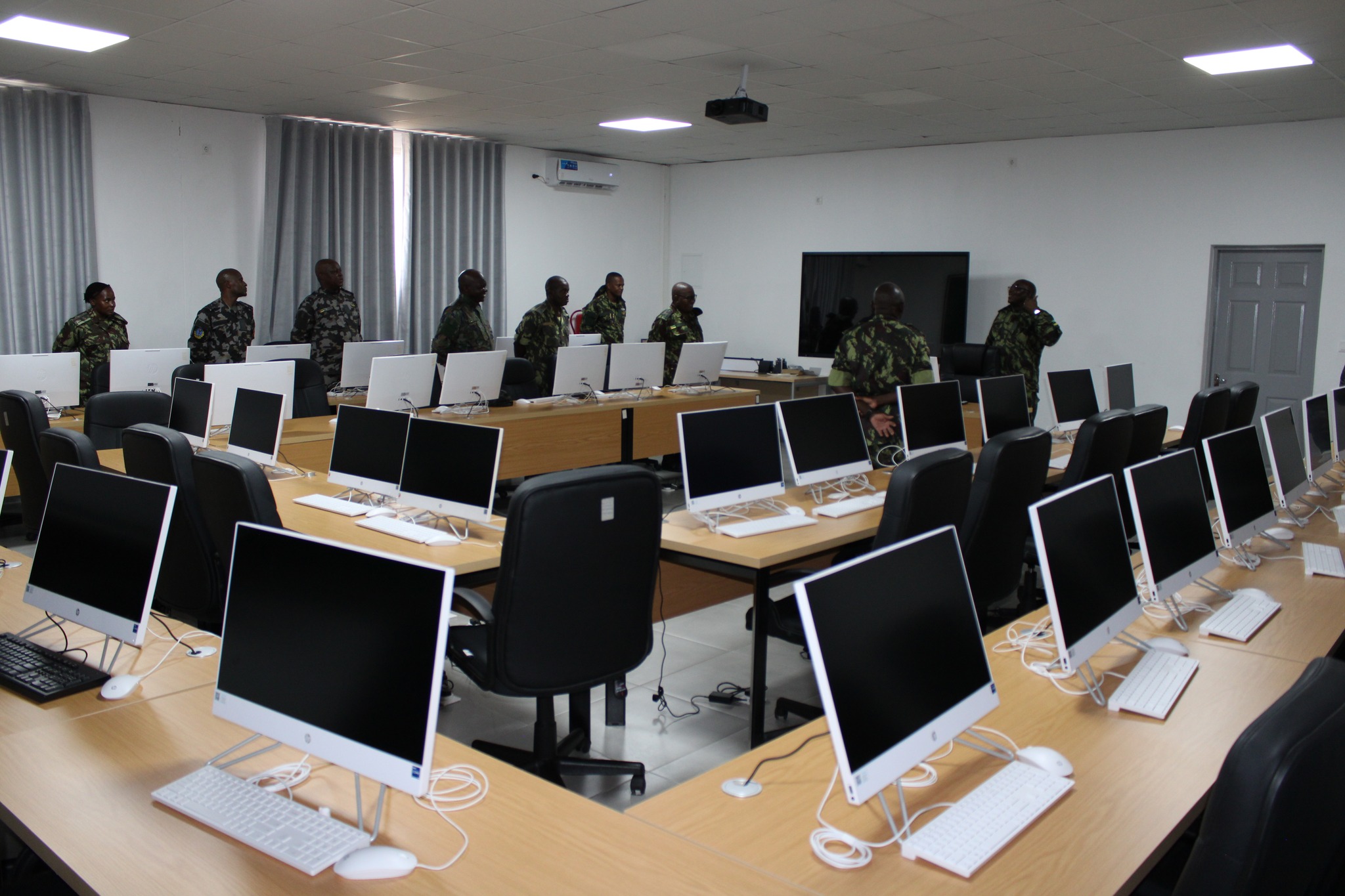 NOVO LABORATÓRIO DE INFORMÁTICA DO ISEDEF AMPLIA OPÇÕES PARA ACTIVIDADES PRÁTICAS